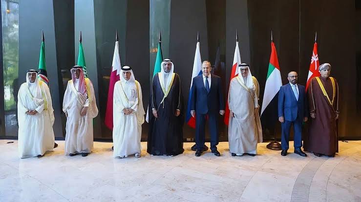 جورجیو کافیو : اعراب باید با واقعیت ایران قدرتمند و کنترل آن بر تنگه هرمز کنار بیایند